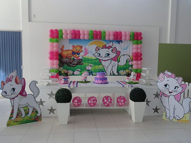 Decoração de aniversário simples Gata Marie 